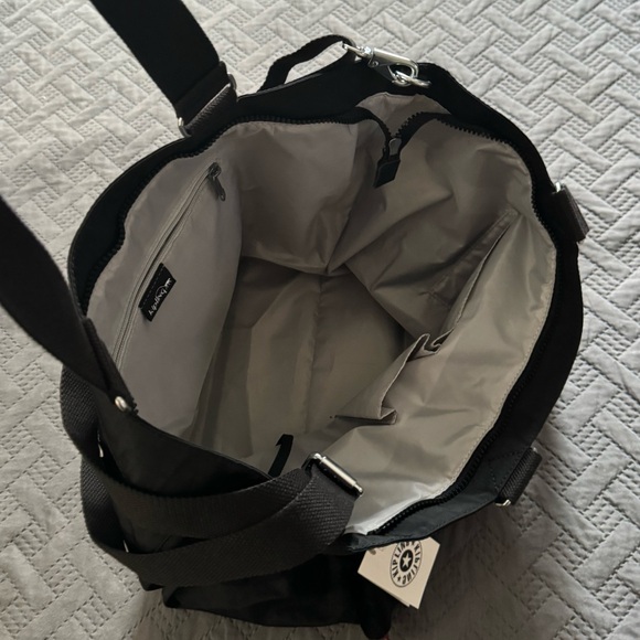 Brand new”Kipling”big,zippered tote.Color-black/tonal.W-19.5”x14”inc.🖤 - Picture 10 of 11